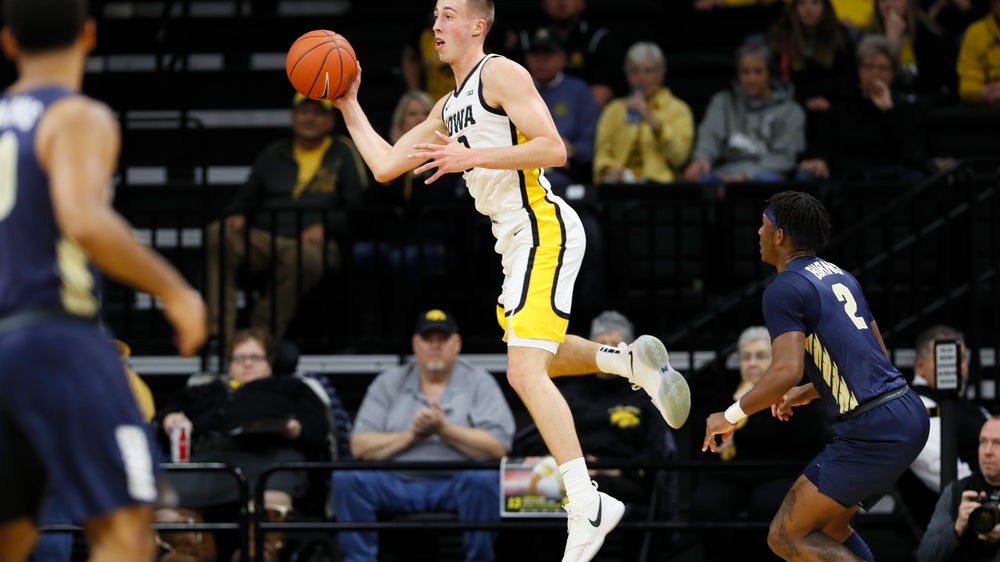 Garza scores 30, Iowa defeats Oral Roberts 87-74