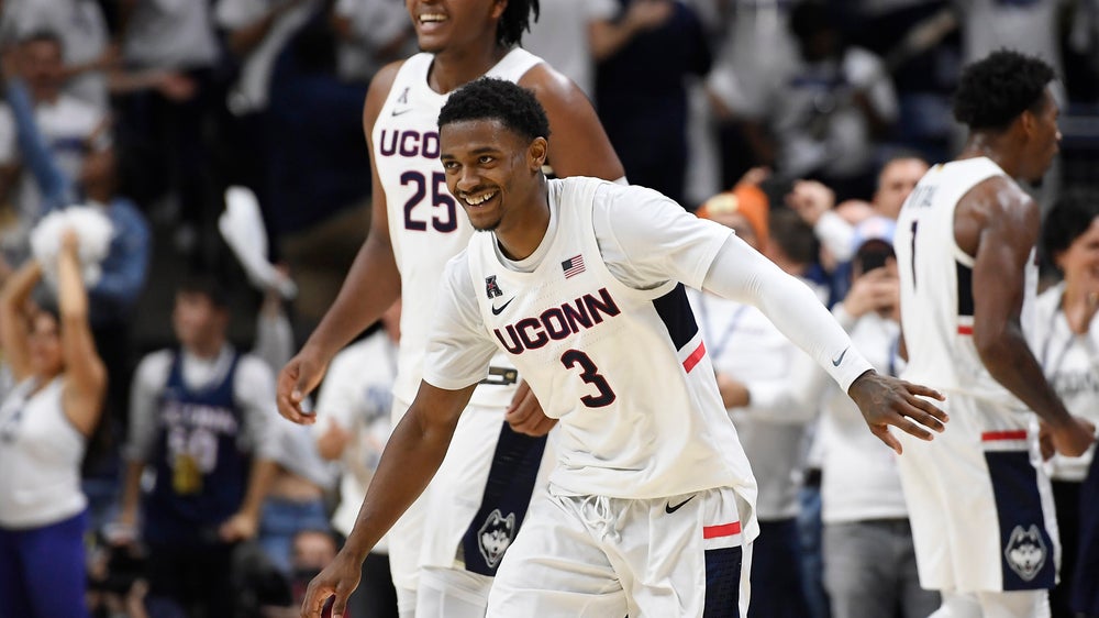 No. 15 Florida falls to UConn 62-59 on the road