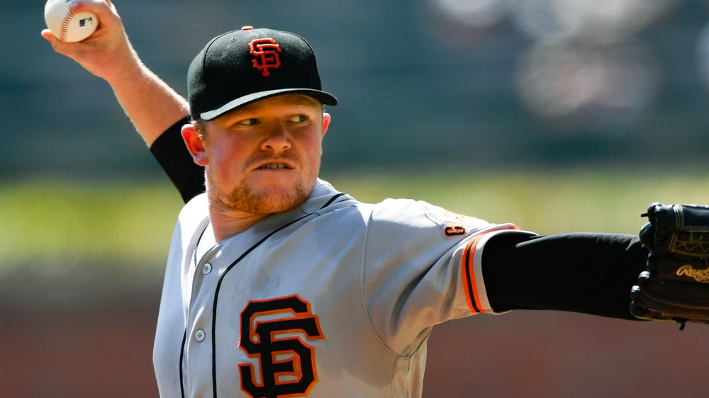 Freeman leaves Braves' 4-1 loss to Giants with sore elbow