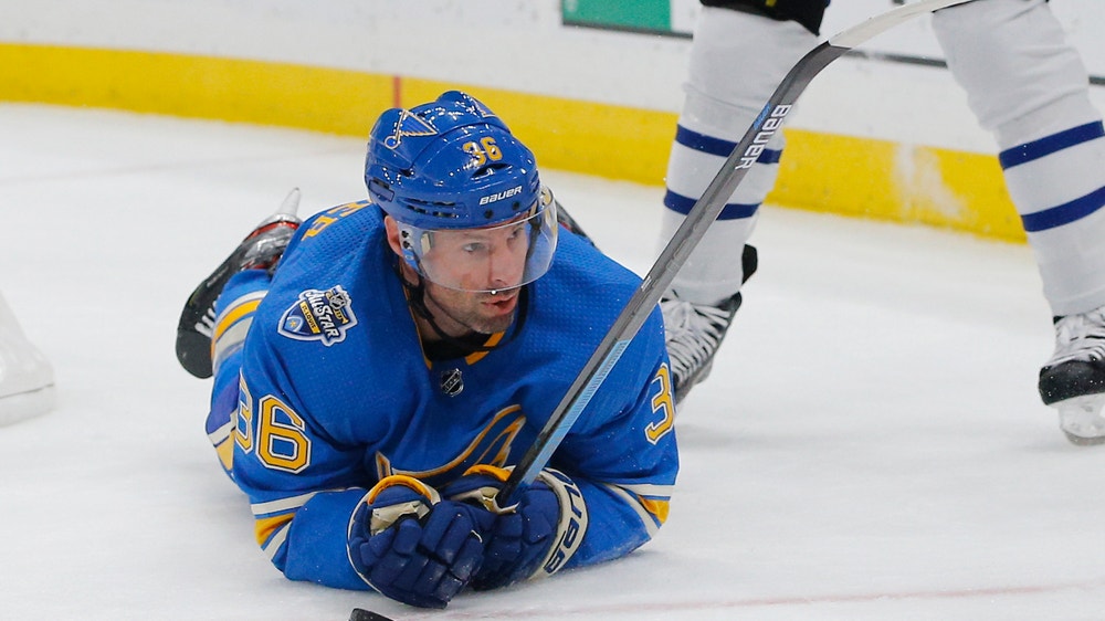 Matthews scores twice to lead Leafs to 5-2 win over Blues