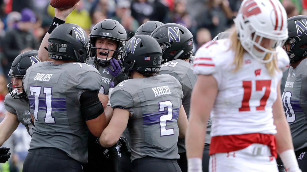 Thorson leads Northwestern over No. 20 Wisconsin 31-17