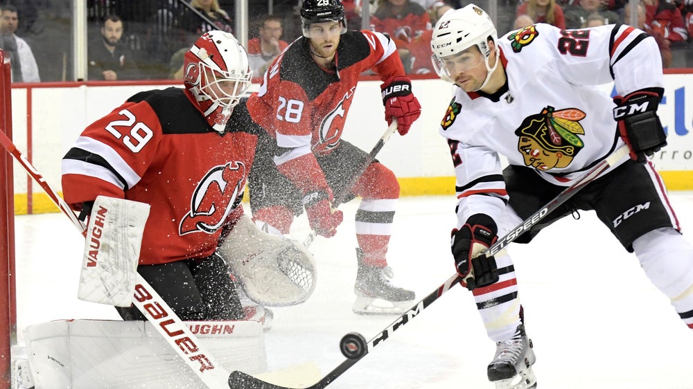 Dach scores shootout winner, Blackhawks beat Devils 2-1