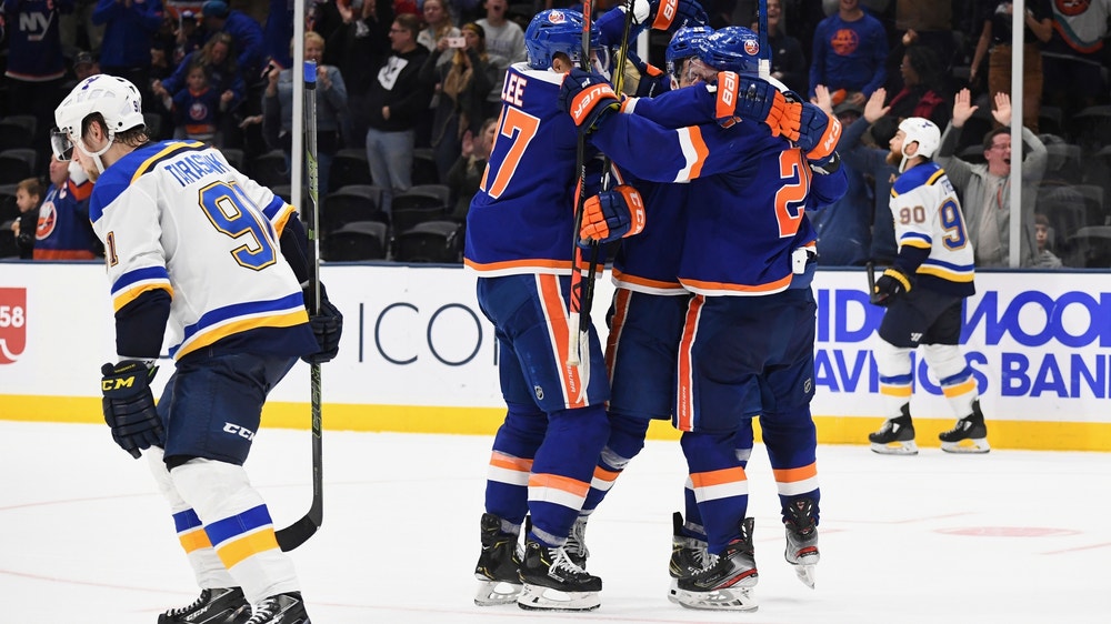 Isles rally past Blues in OT; Bruins' Pastrnak scores 4