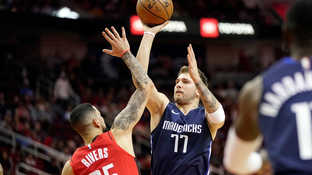 Luka Doncic scores 41 points, Mavericks rout Rockets