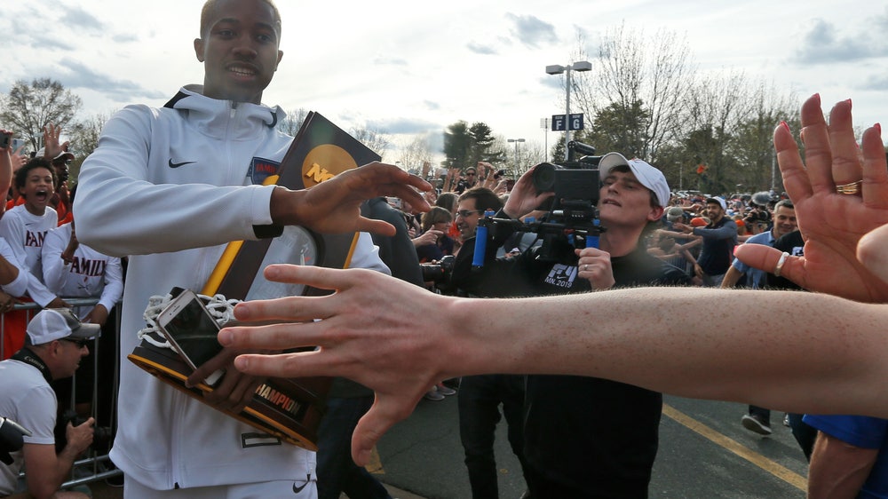 Huge crowd welcomes home national hoops champion Cavaliers