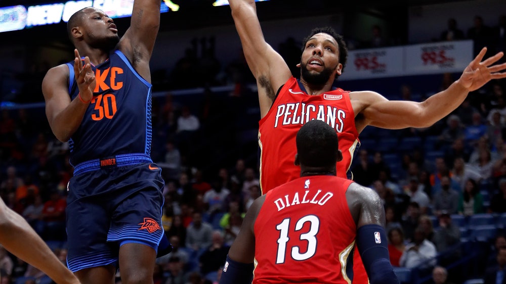 Davis leaves with shoulder injury, Pelicans beat Thunder