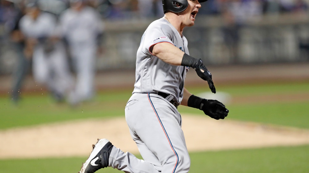 Marlins hit 3 late HRs, beat Wheeler, Mets 4-2