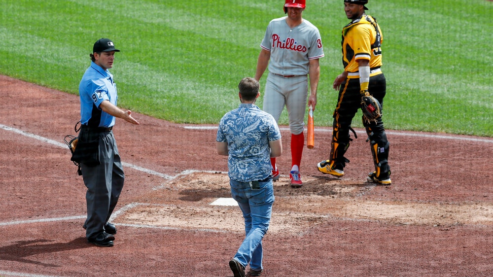 Fan walks to plate, Hoskins HR in 11th lifts Phils over Bucs