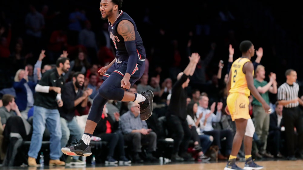 Ponds scores 32 as St. John's beats Cal in Legends Classic