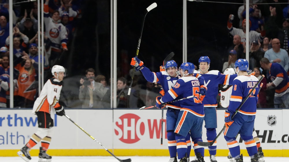 Islanders down Ducks 3-0 for 5th straight win