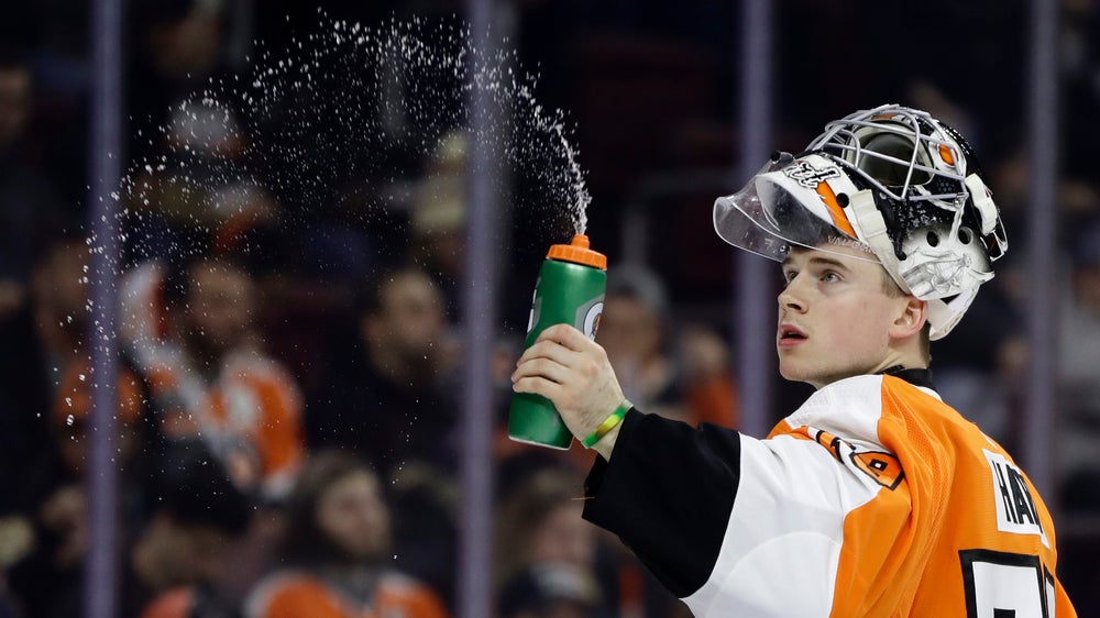 Hart leads Flyers past Predators 2-1