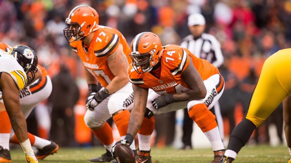 Cleveland Browns: Cam Erving is the Answer at Center