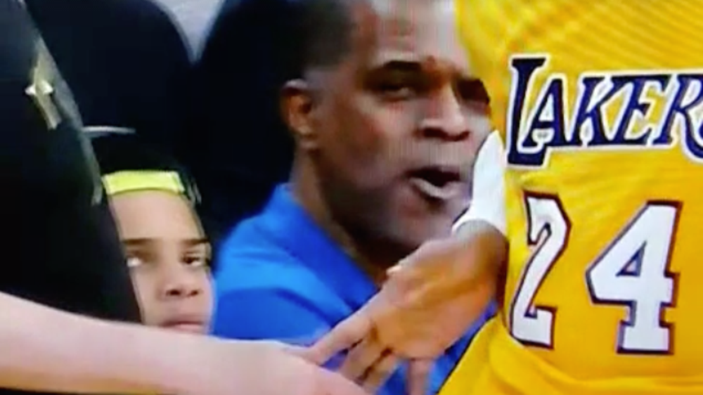WATCH: Fan's attempt to give Kobe a cool handshake is spectacularly cringeworthy
