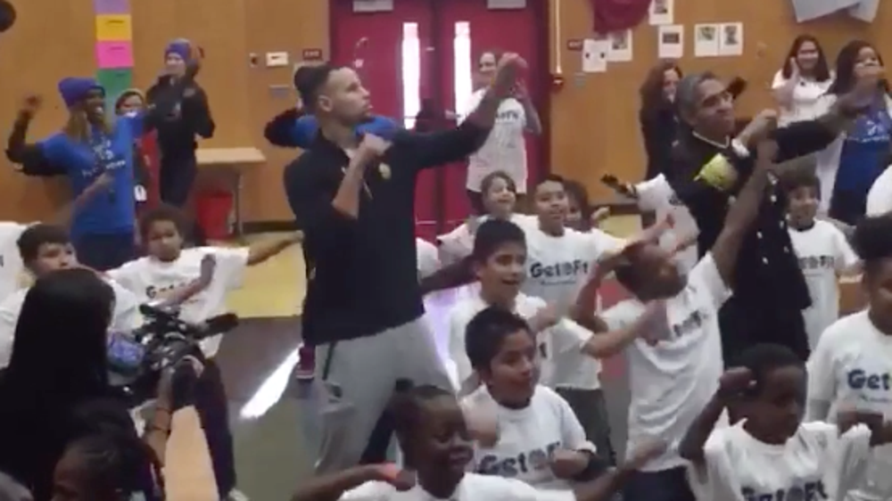 Steph Curry rocks out with kids, U.S. Surgeon General during NBA Fit Week