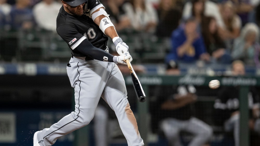 Abreu, Moncada lift White Sox over Mariners 9-7