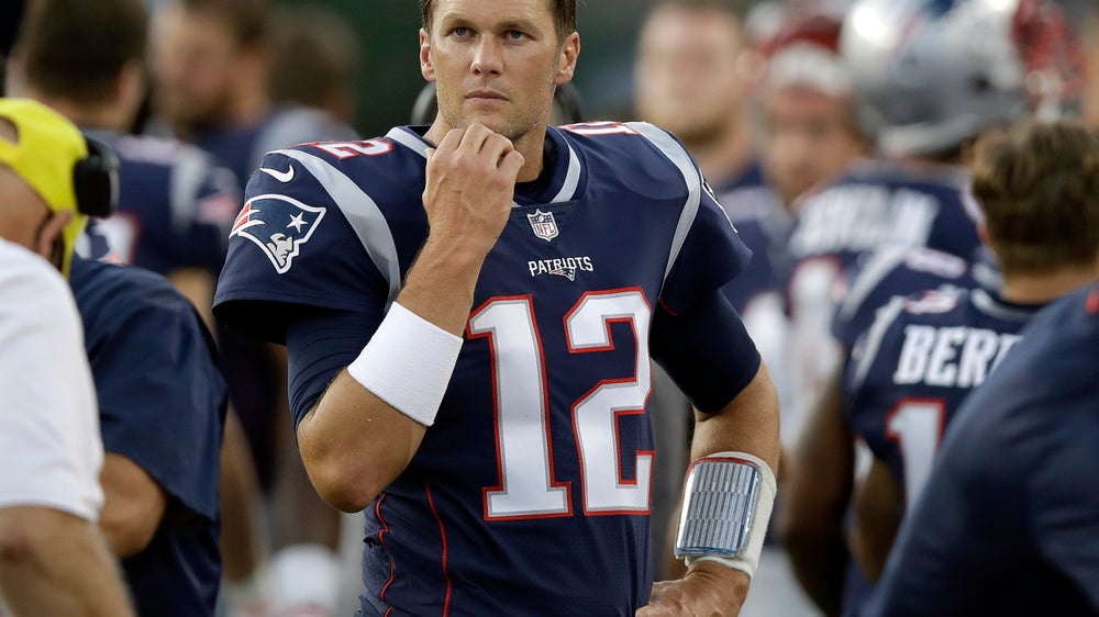 Brady, Smith sit as Patriots beat Washington 26-17