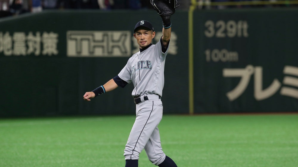 Ichiro walks off to loud cheers, Mariners beat A’s 5-4 in 12
