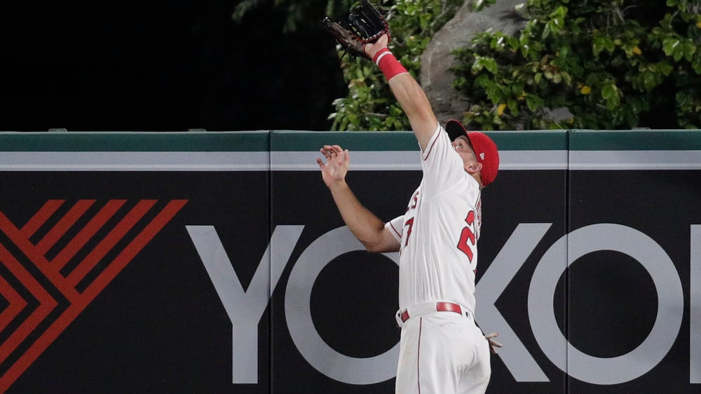 Trout’s catch, Angels’ homers lead to 5-2 win over Brewers