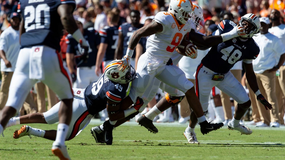 Guarantano leads Tennessee to upset of No. 21 Auburn, 30-24