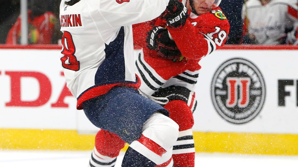 Toews gets hat trick as Blackhawks beat slumping Caps 8-5