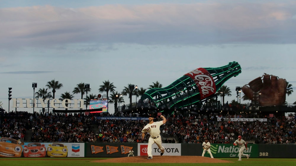 Bumgarner takes no-hit bid into sixth, Giants beat Phillies