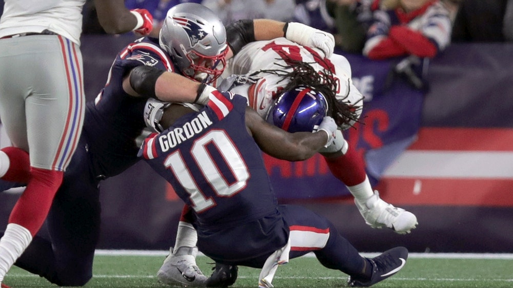Patriots WR Josh Gordon leaves game after twisting knee