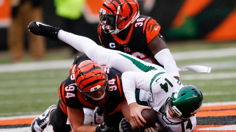 Jets’ 3-game win streak ends with self-destruction