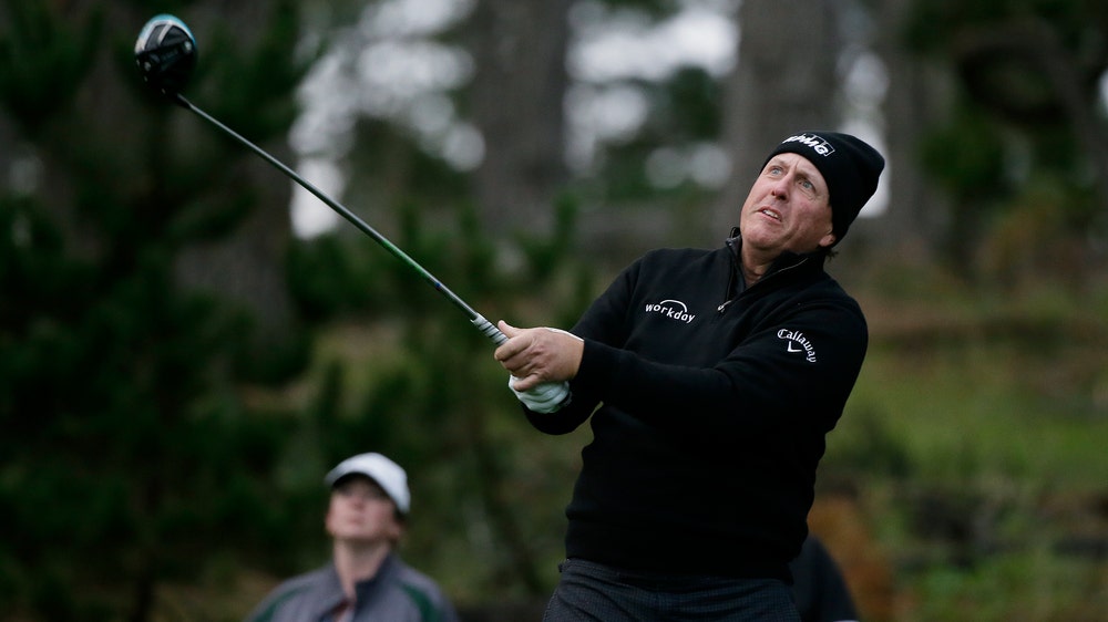 Wild finish for Mickelson, wet one for Spieth at Pebble