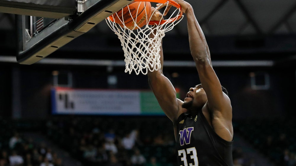 Stewart scores 26 as No. 21 Washington beats Hawaii 72-61