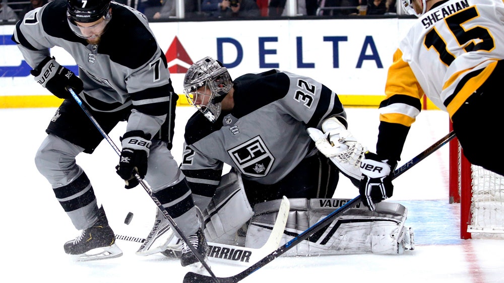 Quick gets 301st win as Kings beat Penguins 5-2