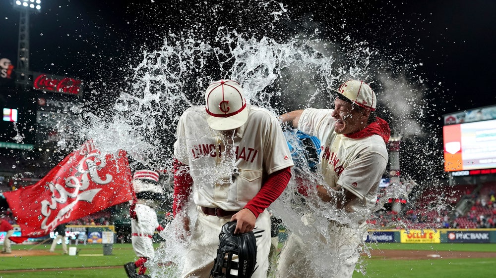 Senzel robbed by Pillar, then hits first HR as Reds top SF
