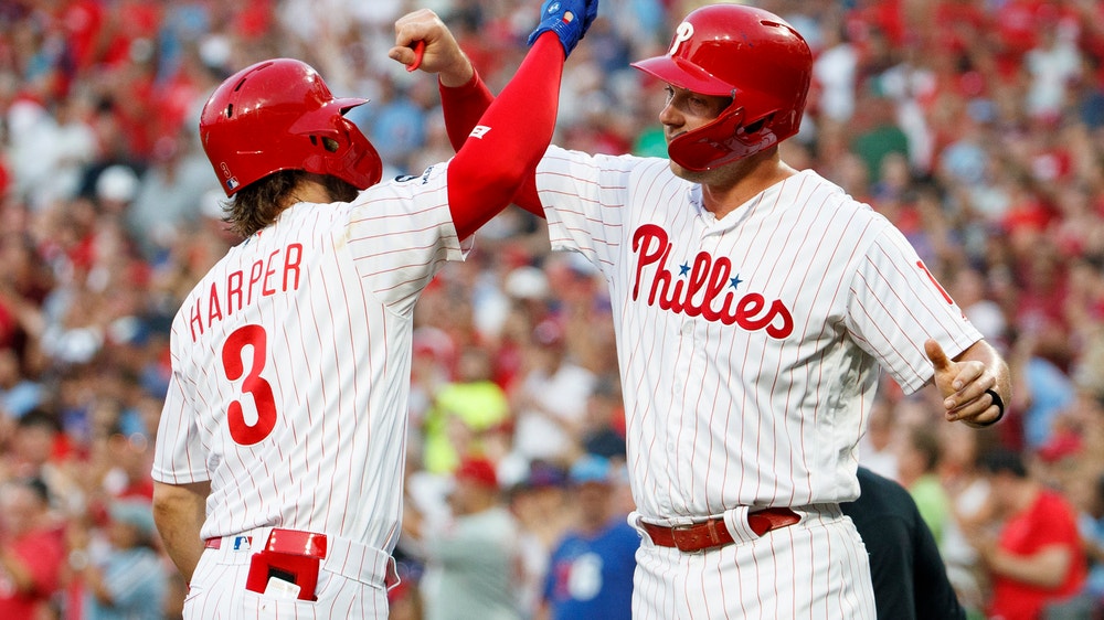 Phillies beat up on Hamels, make Manuel's return a big hit