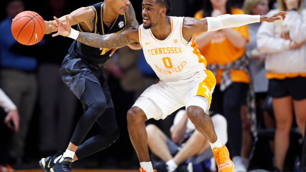 No. 1 Tennessee beats Missouri 72-60 for 17th straight win