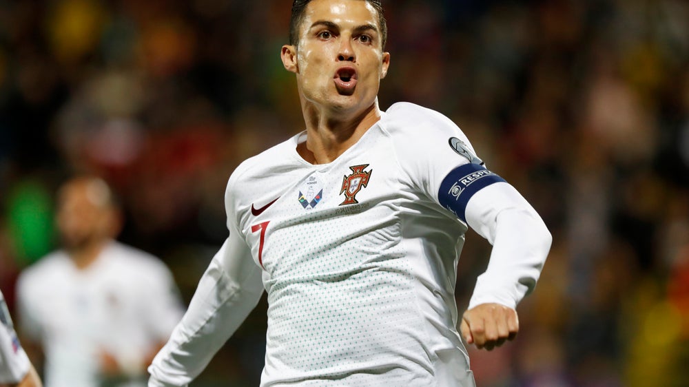 Portugal routs Lithuania 5-1 with 4 goals by Ronaldo