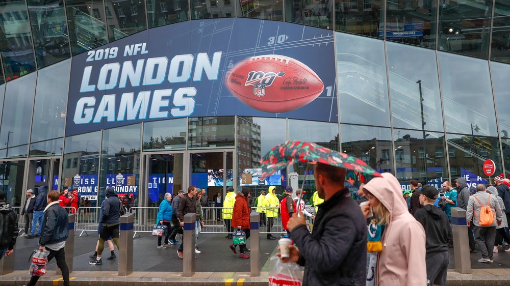 NFL's Week 6 starts with Panthers-Buccaneers in London