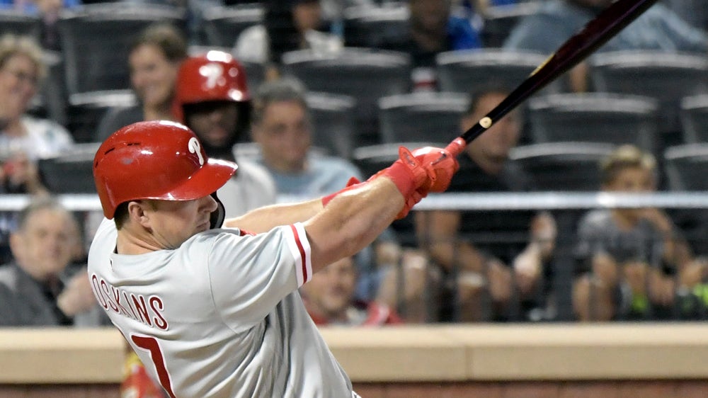 Hoskins homers in 8th to break tie, Phillies beat Mets 4-3