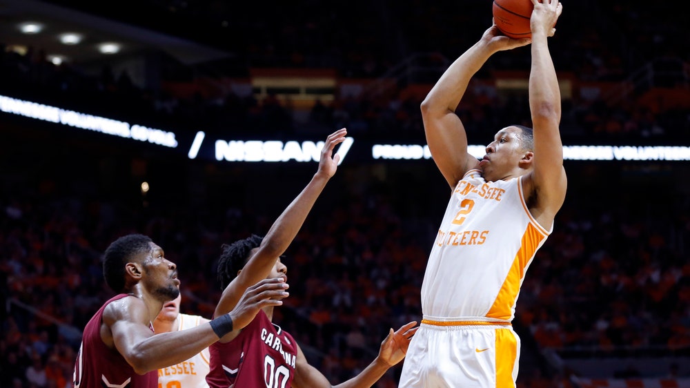 No. 1 Tennessee tops South Carolina 85-73, win streak at 19