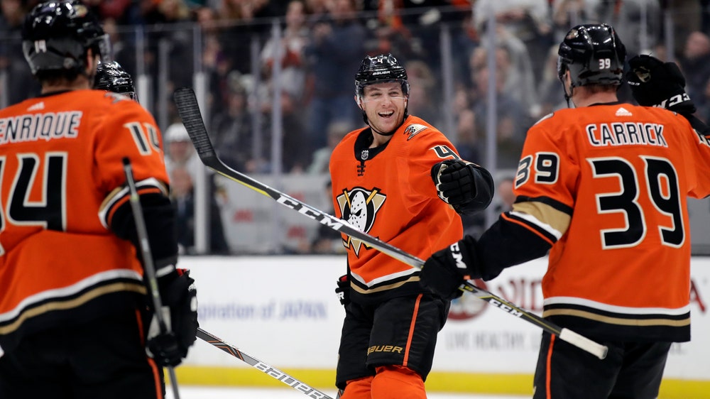 Ducks' 3-goal barrage in 2nd leads to 4-3 win over Vegas