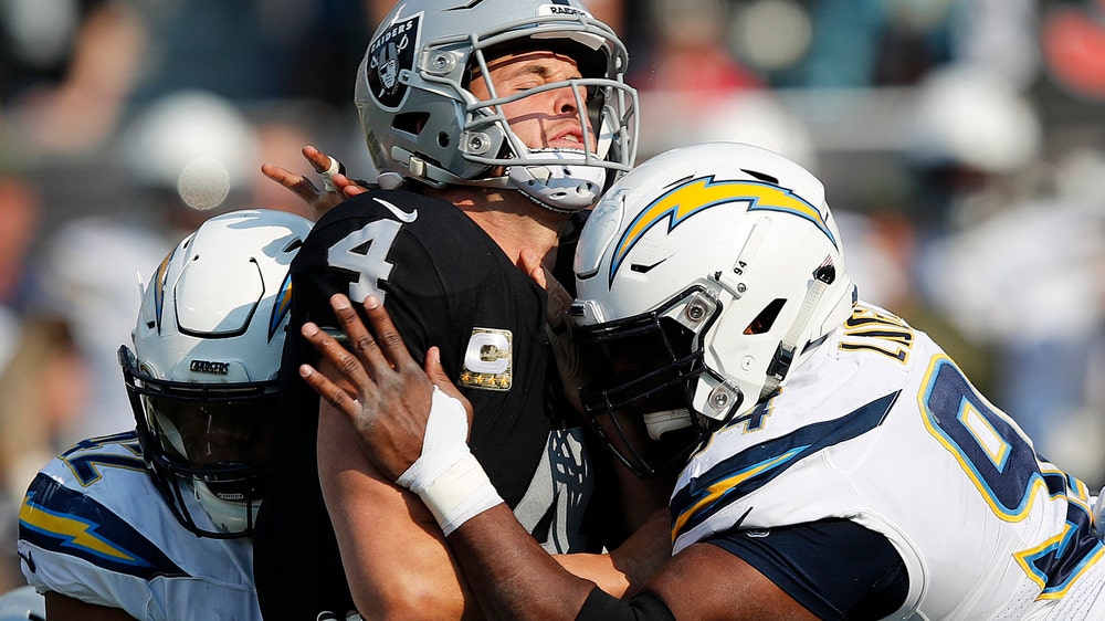 Carr's throwaway symbolizes Raiders' 5th straight loss