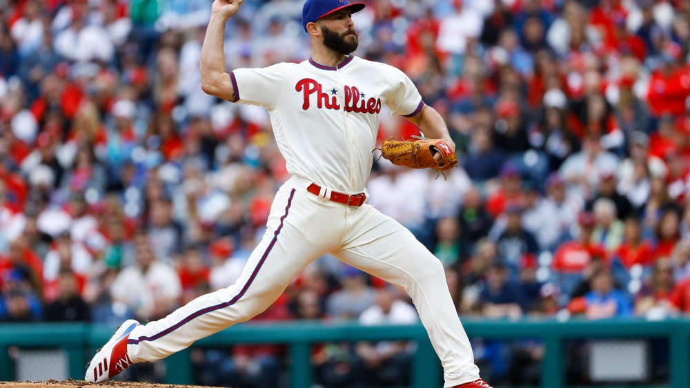 Arrieta pitches into 9th, Phillies hold off Mets 3-2