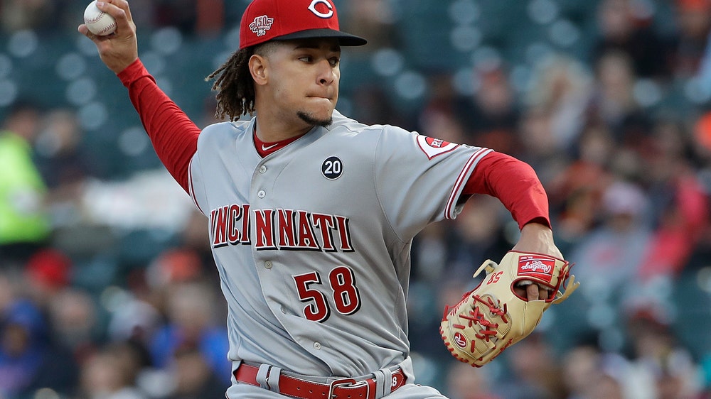 Castillo fans 11, bounces back to pitch Reds past Giants 7-0