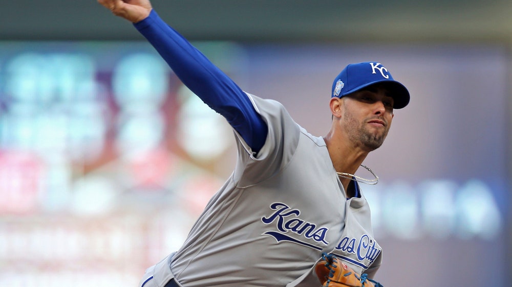Royals’ Lopez perfect through 7 innings against Twins