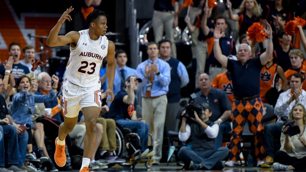 No. 5 Auburn stays perfect, rips Georgia 82-60 behind bench
