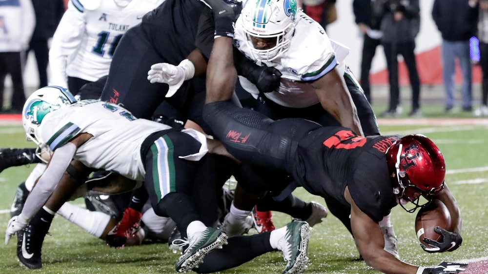 Patrick Carr runs for 139 yards; Houston beats Tulane 48-17