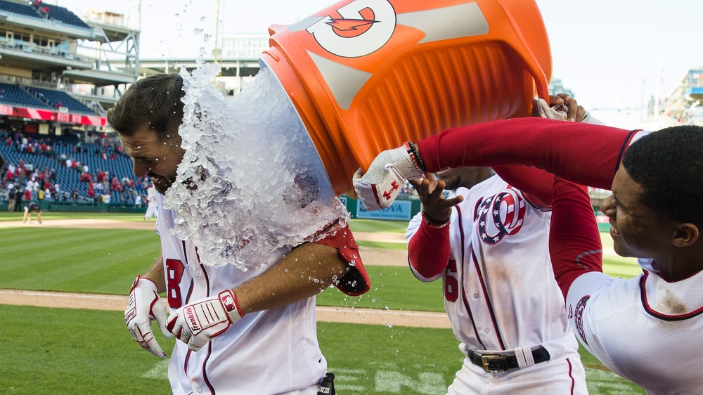 Phils lose for 1st time, Robinson forces in game-ending run