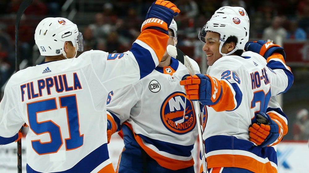 Lehner stops 35 shots, Islanders beat Coyotes 3-1