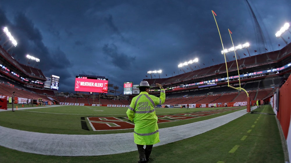Start of Lions-Buccaneers delayed by bad weather