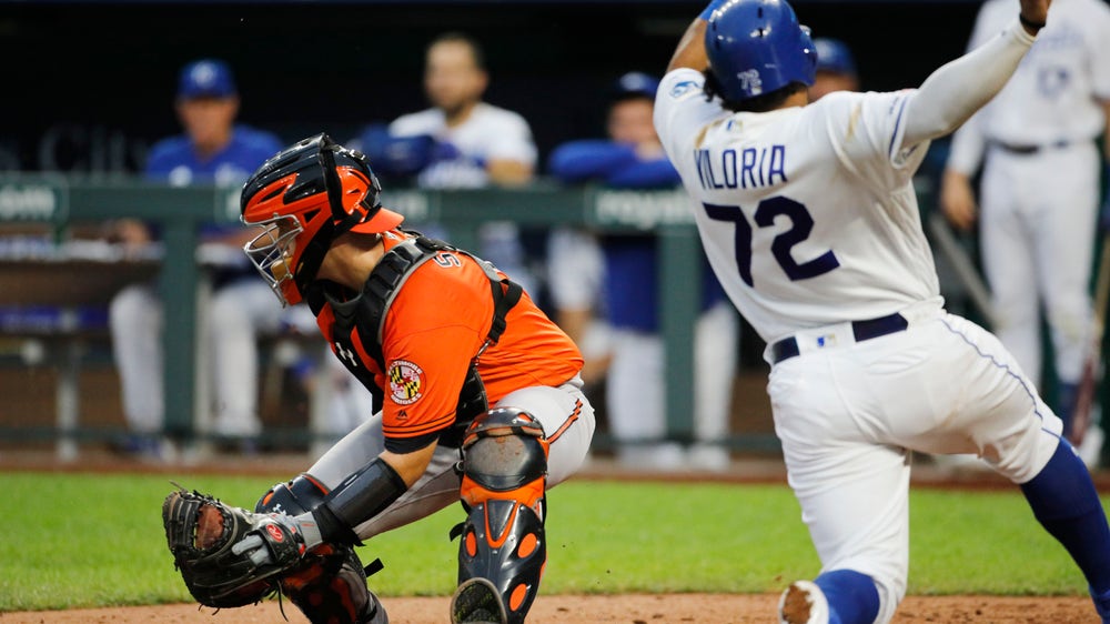 Royals load bases on 3 bunts, rally past Orioles 7-5