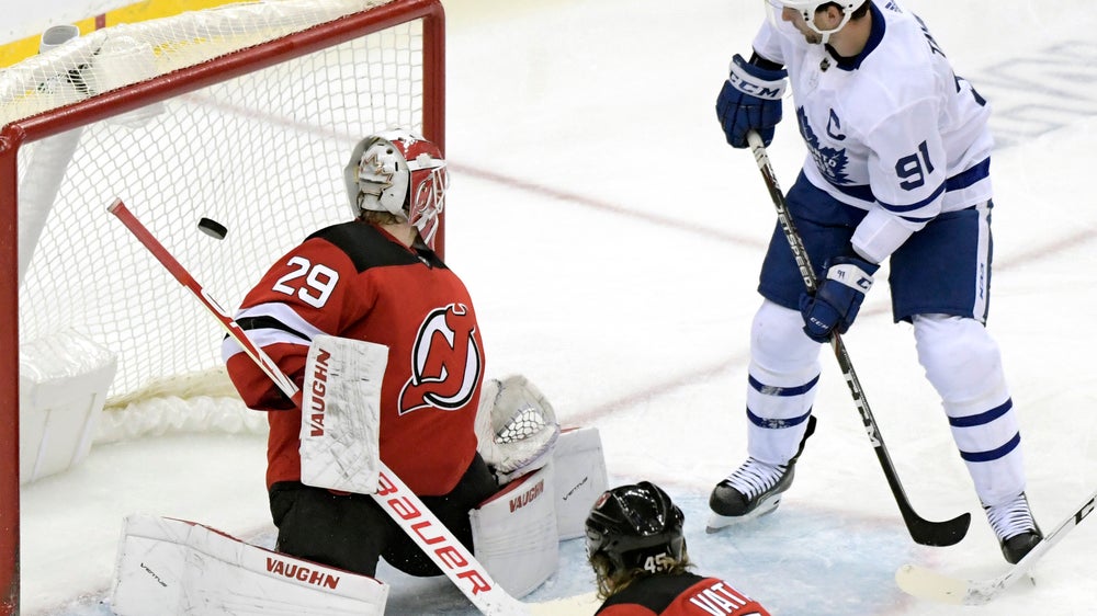 Devils score own goal in OT, Maple Leafs win 6th straight