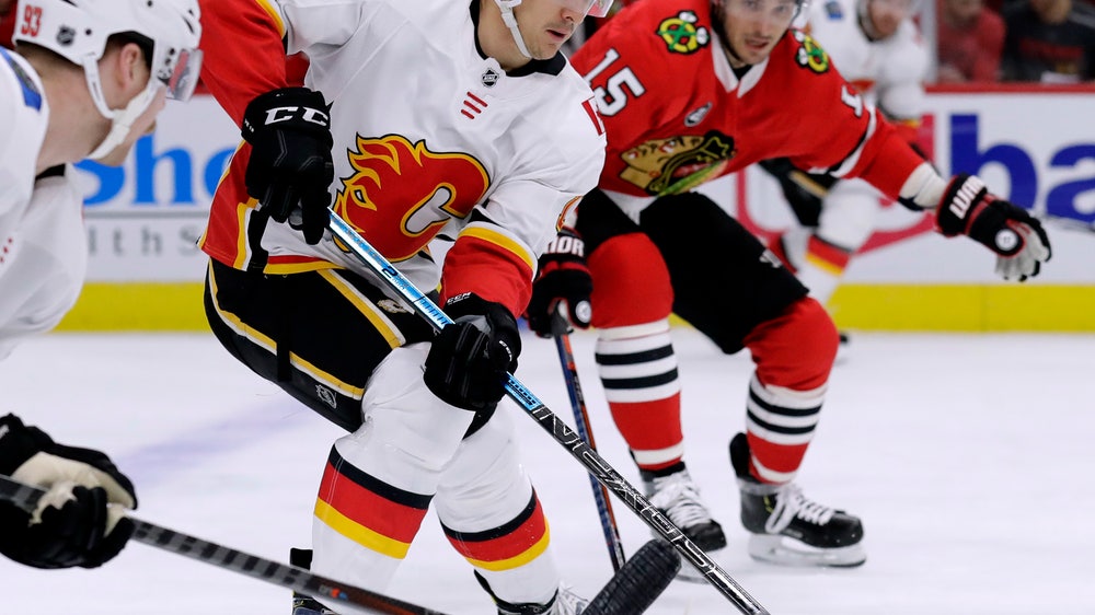 Monahan, Lindholm lead Flames past Blackhawks 3-2